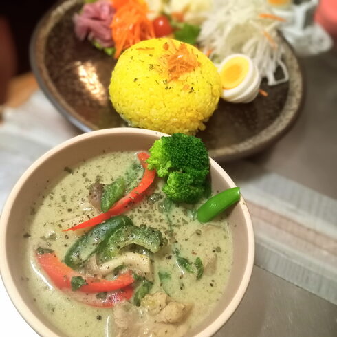 ミント入りグリーンカレー「ミント入りグリーンカレー【千葉駅近く ランチでスパイスカレーとハーブティーが楽しめるカフェ】」