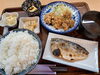 焼き魚ランチ　鶏の唐揚げ、小鉢3品付き1250円「焼き魚ランチ　鶏の唐揚げ、小鉢2品付き　1250円円」