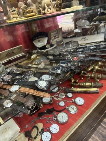 上段に腕時計 下に懐中時計です「腕時計 西船橋駅北口 アンティークDEN」