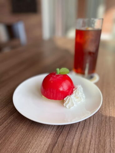 8月のおすすめ「今月のおすすめメニュー『りんごのケーキ』」