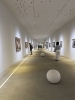 写実画が展示されているギャラリーの様子です「ホキ美術館 西船橋駅北口 アンティークDEN」