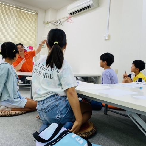 小学生特別作文指導の様子「国語は日本の心とセットです❤️【学力アップは本学の定着から！がモットーの、学習塾併設英会話教室】」