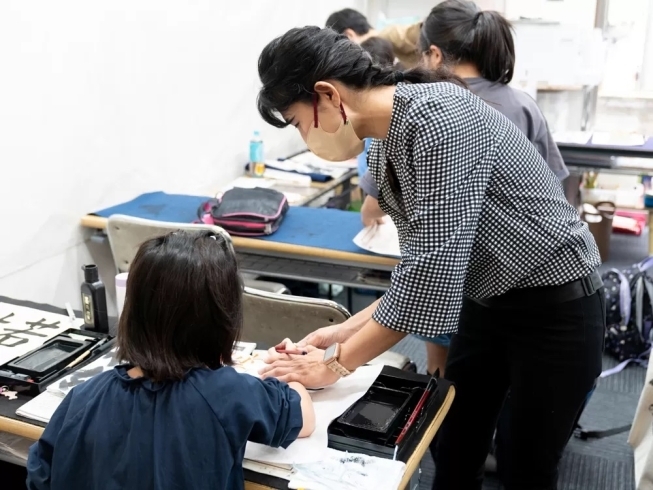 一人ひとりのペースで指導します「新学期のスタートに最適！子ども向け書道教室生徒募集中」