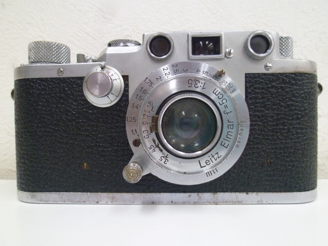 カメラ界の王様の一角と言っても過言ではないライカ「買取専門 金のクマ 沼津店 カメラの王様 ライカをレンズ付きでお売り頂きました」