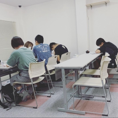 「ちゃんと勉強させたいご家庭のための中学生部門【学力アップは本学の定着から！がモットーの、学習塾併設英会話教室】」