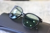 SAINT LAURENT「キャッツアイシェイプのライトカラーサングラス」