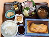 カレイの煮付け+刺身盛り合わせ定食2300円「カレイの煮付け+刺身盛り合わせ定食、小鉢3品付き 2300円」