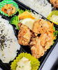 「鶏のうまみをぎゅぎゅっと閉じ込めた【からあげ弁当】登場！」