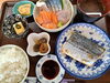 　本鰆の塩焼き＋刺身盛り合わせ定食　2300円「本鰆(さわら)の塩焼き又は煮付け＋刺身盛り合わせ定食、小鉢3品付き　2300円」