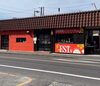 「エブリィ神辺店近く！エストは赤い建物です！」