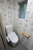 「ボタニカルなクロスも似合う、トイレリフォーム事例」