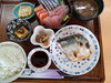 鯖の塩焼き＋刺身盛り合わせ定食  1900円「鯖(サバ)の塩焼き＋刺身盛り合わせ定食、小鉢3品付き　1900円」