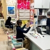 「カーテンのお直しやリメイクもお任せください！デコワールドで理想のお部屋作りをサポート」