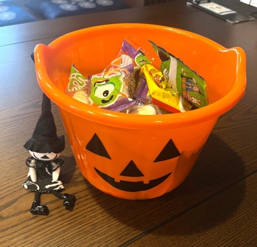 「【ハロウィン企画】ご来店のお客様にお菓子お配りします♪」