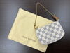 「ルイ・ヴィトン買取は岡崎公園前駅の買取専門店【おたからや コムタウン店】へ！高く売るなら、業界最大手の「おたからや」にお任せください！！無料査定＆無料電話相談」