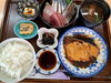 天然鰤の煮付け＋刺身盛り合わせ定食　2300円「鰤の煮付け＋刺身盛り合わせ定食、小鉢3品付き　2300円」
