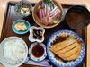 ブリカマの煮付け+刺身盛り合わせ定食 2300円「鰤カマの煮付け+刺身盛り合わせ定食、小鉢3品付き 2300円」