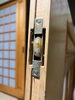 劣化して欠けている戸車「戸車交換」