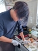 料理を頑張ってるSくん「本日も事業所前で一口パン販売店中！新作の鶏肉丼もお楽しみに♪」