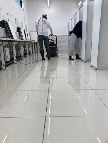滑り止め施工後でもこの光沢「「新世代」の安全対策/ASL工法滑り止めの”特徴”とは??」