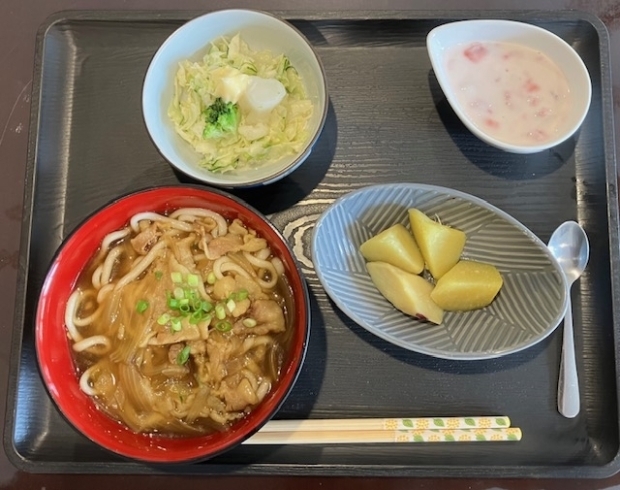 10/31　カレーうどん・サラダ・薩摩芋甘煮他「昼食のご紹介」