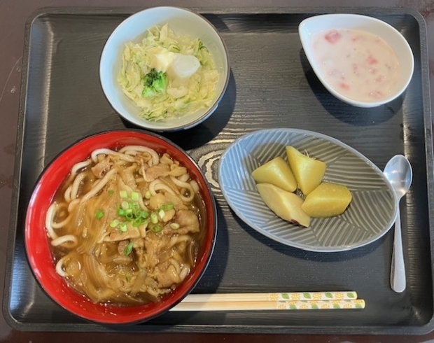 10/31 カレーうどん・サラダ・薩摩芋甘煮他「昼食のご紹介」