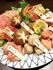 「上選焼肉コース 2H飲放付」伊川谷本店と明石店「ゆきひらの『宴会・忘年会・新年会に　1番人気のコース《2H飲放付》クーポン利用で 5,000円（税込）』【ゆきひら　宴会　飲み会　朝引き　大山どり　2H飲み放題　焼肉　焼き鳥　串焼き　神戸市西区　明石市 伊川谷本店　玉津店　明石店】」