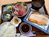 ホッケの焼き+刺身盛り合わせ定食 2500円「ホッケの焼き+刺身盛り合わせ定食、小鉢3品付き 2500円」