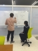 先生と一緒に勉強を頑張る生徒「冬休みが近い！志望校合格を決める過ごし方」
