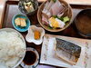 鰆(さわら)の焼き刺身盛り合わせ定食、　2300円「鰆(さわら)の焼き＋刺身盛り合わせ定食、小鉢3品付き　2300円」