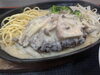 ３種きのこクリームソースの鉄板ハンバーグ「ハンバーグが美味しいの😋 『村上市で子連れランチができるお店、夜はおしゃれ居酒屋デイズ』」