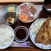 メヒカリ(大)の唐揚げ＋刺身盛り合わせ定食、小鉢付き　2300円