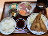メヒカリの唐揚げ+刺身盛り合わせ定食 2300円「メヒカリ(大)の唐揚げ+刺身盛り合わせ定食、小鉢付き 2300円」
