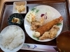 大海老フライと鳥の唐揚げ定食　2000円「大海老フライと若鳥の唐揚げ定食、小鉢2品付き　2000円」
