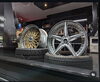 「『店内にて色々なメーカーのホイール展示してます✨』」