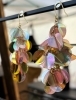 「耳もとゆれるピアス」
