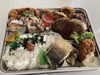 主菜が詰め込まれた贅沢な1,500円弁当。「Obanya カフェダイニングさんの特盛りお弁当にまいぷれ今治市編集部のメンバーが挑戦!」