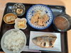焼き魚ランチ　　1250円「焼き魚ランチ(アジ)＋刺身盛り合わせ定食、小鉢3品付き　1250円」