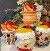 「クリスマスデザインのケーキやギフトがたくさん並んでます🎄」