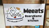 Meeatsボドゲ＆キッチン看板「ボードゲームと美味しい料理の二刀流！」