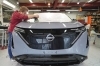 普段は見えないキズも照明を使いながら磨いていきます「【施工事例】人気のEV、日産アリアにプレミアムなガラスコーティング施工！【八千代でカーコーティングなら"メインストリート"にお任せ！】」