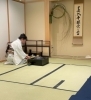 お目出度い飾りの前で濃茶を練ってくださいました「【銀座　茶道教室】茶道表千家教室　新年の初釜を開催しました🎍」