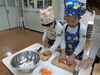 上手に切れるかな～？「カレー作り🍛（年長）」