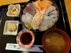 海鮮丼、小鉢付き 1800円「海鮮丼、小鉢2品付き 1800円」