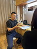 問診風景「『肘関節や手首の痛み、原因を突き詰めていくと肩甲骨の可動域に関係があるかも…？『整体室 BODY CAREろはす』【江南市・扶桑町・大口町・犬山市】」