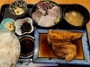 コチの煮付け＋刺身盛り合わせ定食　2500円「コチの煮付け＋刺身盛り合わせ定食、小鉢3品付き　2500円」