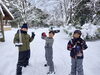 「大きなツララと大きなカマクラ」