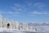 山頂駅前からの八ヶ岳の雪化粧「八ヶ岳ブルーがお待ちしております」
