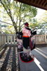 「逆光の木漏れ日と新婦の後ろ姿の美しさ　【千葉 稲毛 美浜 浅間神社近くの写真館★着物・和装撮影はプロにお任せ】」