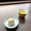 お茶との相性が抜群なんだなこれが「【登泉堂】冬限定のいちご大福食べてみたよ!」